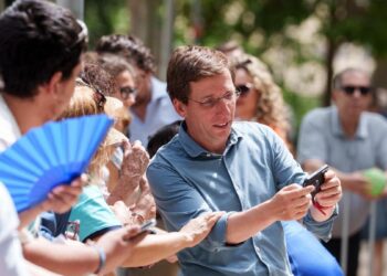 Almeida asegura que va a clausurar el hostal de Guindalera ‘si no tiene un uso turístico’