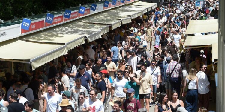 La Feria del Libro de Madrid 2025 cierra con broche de oro y promete un 2026 lleno de humor y literatura