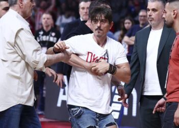 Caos y bochorno en la liga griega de baloncesto: el gobierno suspende la final entre presuntas amenazas de violación y con un presidente a la fuga