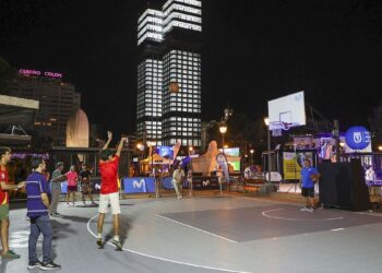 ‘Dormir es de cobardes’: la Noche del Deporte celebra su III edición en el centro de Madrid