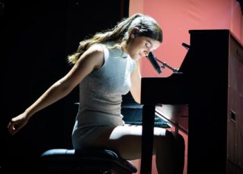 Amaia nuestra que estás en el cielo: benditos los invitados a la ‘Eucaristía pop’ del Tomavistas