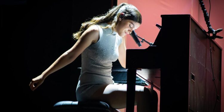 Amaia nuestra que estás en el cielo: benditos los invitados a la ‘Eucaristía pop’ del Tomavistas