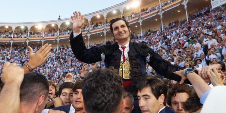 Morante, en trance místico, abre la puerta grande de Las Ventas