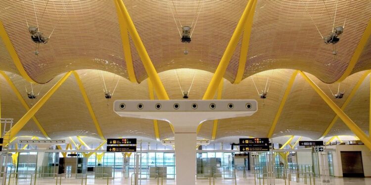 Barajas afronta la primera fase de su reforma y ampliación con la reubicación de los filtros de seguridad en la T4