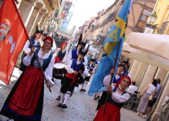 Alcalá de Henares celebra su ‘Xuntanza’ con cientos de asturianos residentes en Madrid
