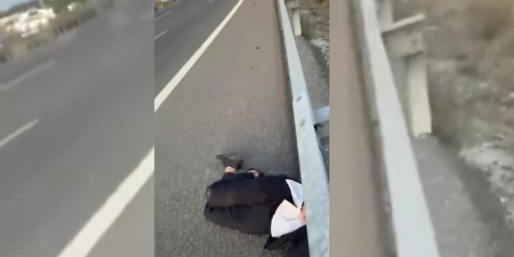 Un conductor encuentra a un joven dormido en plena M-40 en Madrid: ‘Está cuajado, sobando la mona’