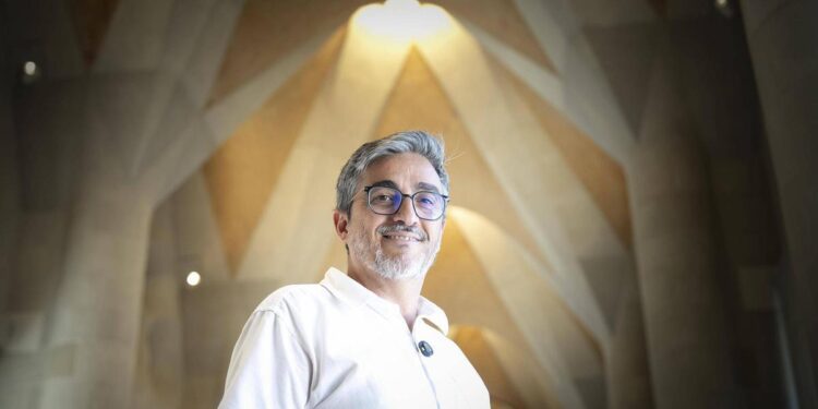 He venido a hablar de mi libro: Jesús Bastante, autor de ‘El aprendiz de Gaudí’