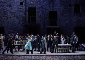 El coro del Teatro de la Zarzuela pide al ministro Urtasun el cese de la dirección