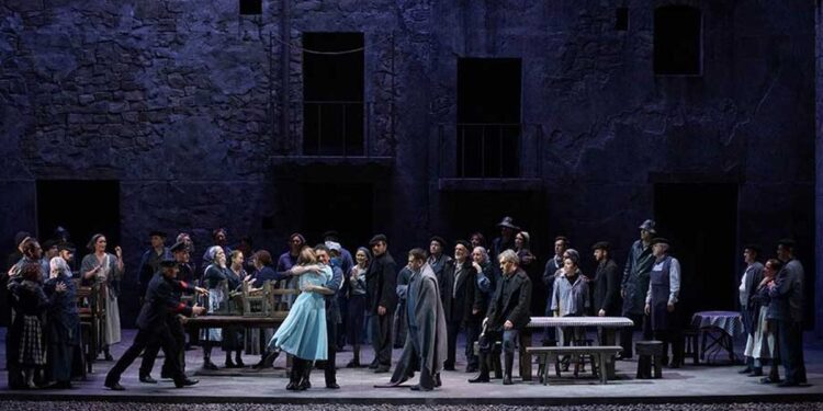 El coro del Teatro de la Zarzuela pide al ministro Urtasun el cese de la dirección