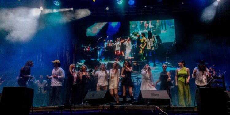 The Refrescos, Jeanette y Sole Giménez, en Sol por los 40 años de la Real Casa de Correos como sede de la Presidencia