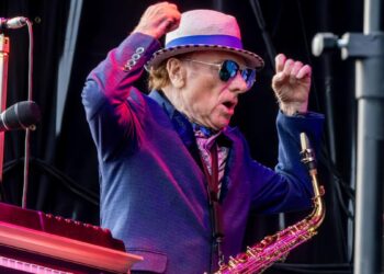 A Van Morrison se le perdona todo: maleducado, pero implacable en las Noches del Botánico
