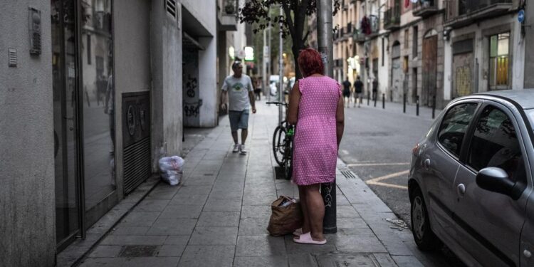 Abre el primer centro público para ayudar a mujeres a salir de la prostitución en Madrid: ‘Tienen miedo, viven forzadas y en la clandestinidad’