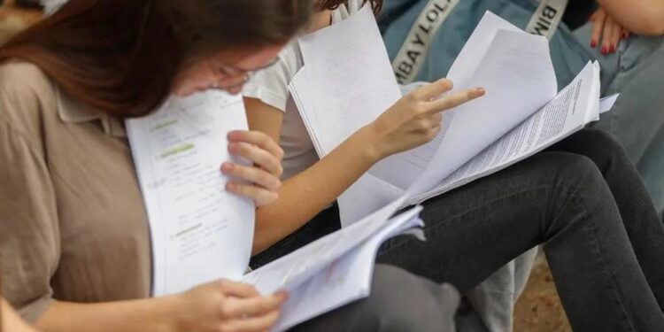 Ni Medicina ni ADE: esta es la carrera con mayor y menor nota de corte en la Rey Juan Carlos de Madrid antes de la PAU 2025