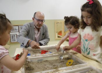 La nueva ayuda para niños nacidos o adoptados en Madrid desde el 1 de junio