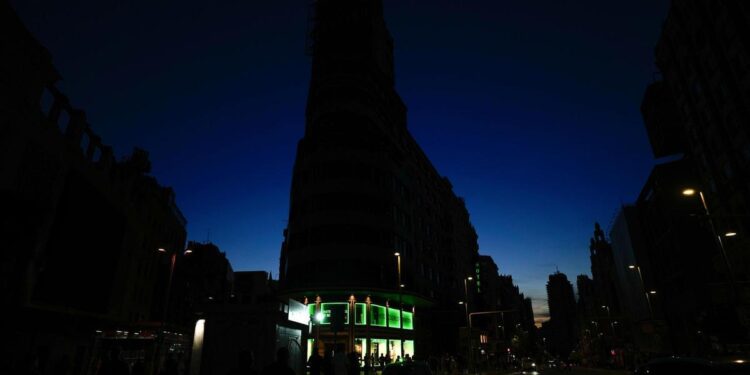 EEUU advierte sobre la llegada de una tormenta solar a la Tierra: ¿cómo puede afectar a Madrid?