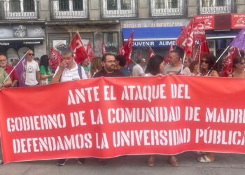 CCOO y UGT protestan contra una ley que consolida ‘la infrafinanciación crónica’ de las universidades con Ayuso y los rectores en Miami
