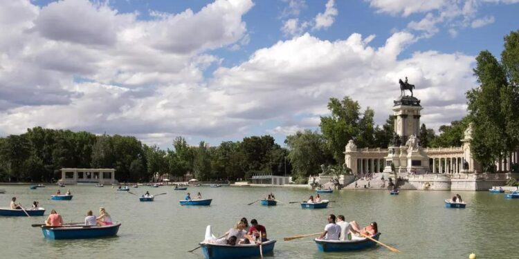 Antes de Ifema o el Jarama estuvo el Retiro: los 90 años del Jardín Artístico que alojó un Gran Premio y vio a Ángel Nieto en el podio