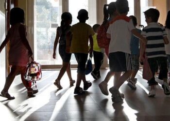 Las ‘guardianas’ que cuidan la salud en los ‘coles’ de Madrid: un ejército de pioneras que piden ‘estabilidad’