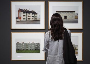 Un siglo de historia a través de la arquitectura: la fotografía de la Colección Helga de Alvear llega a Serrería Belga