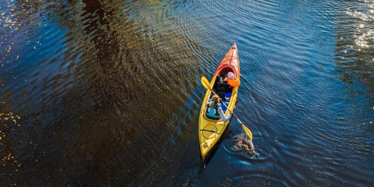 Esta es una de las mejores rutas cerca de Pozuelo de Alarcón para practicar kayak entre acantilados