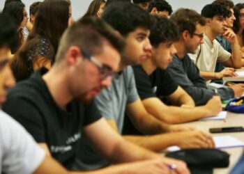 Nueva convocatoria de becas en Madrid: hasta 2.800 euros para jóvenes madrileños que abandonaron sus estudios