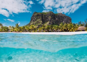 El nuevo vuelo que estrena Madrid: directo a la isla más barata en la que veranean los futbolistas