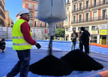 Las 24 toneladas de arena volcánica que La Palma donó a Madrid no están en paradero desconocido: se usarán para crear ‘jardines secos’