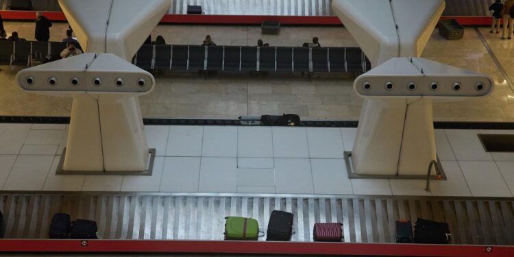 Cae una organización criminal que introducía droga utilizando falsos viajeros para recoger maletas en Barajas
