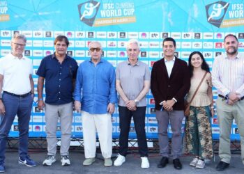 Miles de aficionados se vuelcan con la fiesta mundial de la escalada en Alcobendas