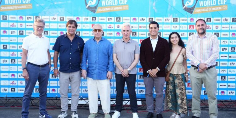 Miles de aficionados se vuelcan con la fiesta mundial de la escalada en Alcobendas