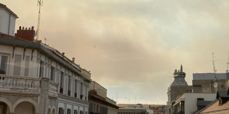 El humo del incendio en Méntrida llega a Madrid: consejos de Protección Civil para proteger nuestra salud