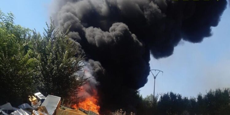 Incendio en el Cerro de los Palos de Toledo: no hay personas afectadas, pero han desalojado a varias familias