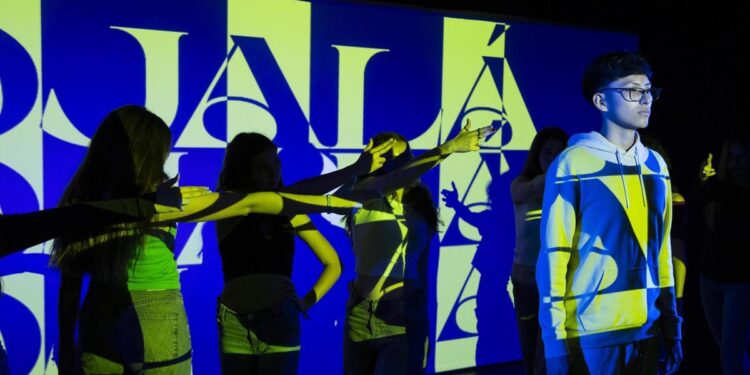 Qué hacer en Madrid esta semana: teatro adolescente en la Quinta de los Molinos, la experiencia negra de Julianknxx en el Thyssen, Wilco en concierto…