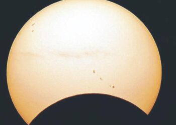 Óscar Puente se pasa a la Astronomía: abre una página web sobre los tres eclipses visibles desde España en 2026, 2027 y 2028