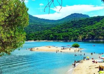 El mejor plan de playa está a una hora de Madrid, según la revista Viajar