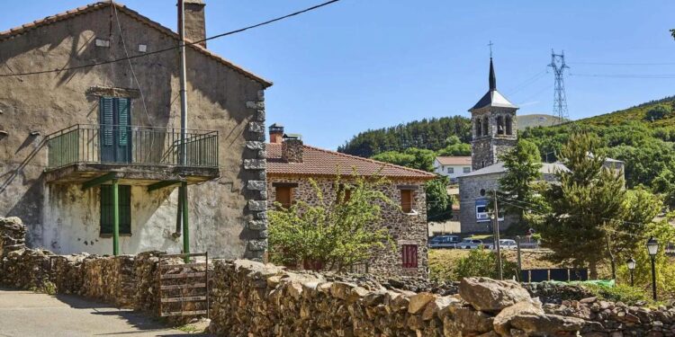 El pueblo más fresco al que puedes escaparte para huir del calor está a menos de una hora de Madrid: ¿lo conoces?