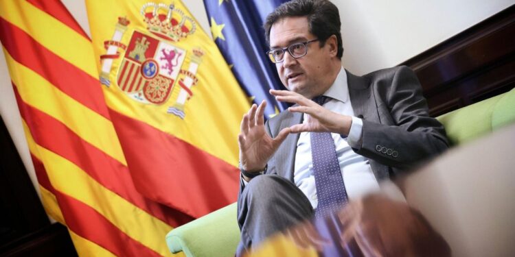 Óscar López: ‘Me niego a admitir que hay que desregular la IA para ser competitivo’