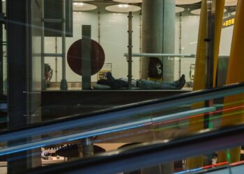 Madrid vuelve a reprochar la decisión ‘unilateral’ y ‘desalmada’ de Aena con los sintecho de Barajas