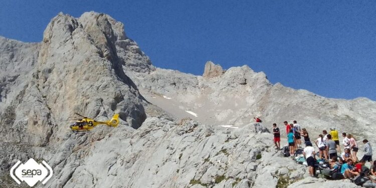 Rescatan en Asturias a 22 menores de un grupo de scouts de Madrid, que pasaron la noche a la intemperie, bajo la lluvia y sin chubasqueros