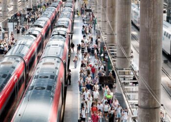 Retrasos en Atocha de los trenes de alta velocidad por una avería en la señalización en pleno éxodo del fin de semana