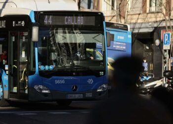 Madrid instala desfibriladores en todos los autobuses de EMT para actuar en emergencias dentro y fuera del vehículo