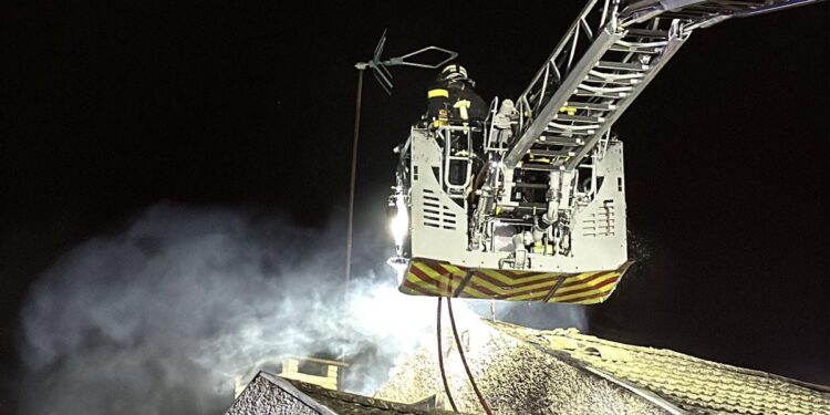 Nueve personas salen ilesas de un incendio en un chalet en Pozuelo de Alarcón