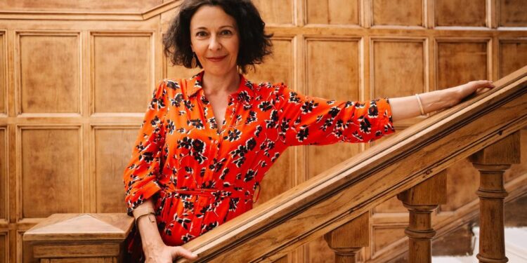 Anne Plantagenet, escritora: ‘Las políticas de gestión de muchas empresas destruyen a la persona’