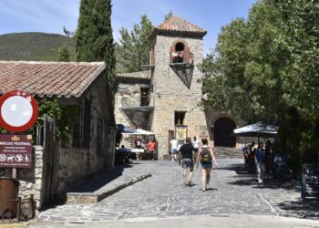 Los madrileños también veranean en Madrid: casi el 84% planea escapadas a la sierra y las Villas