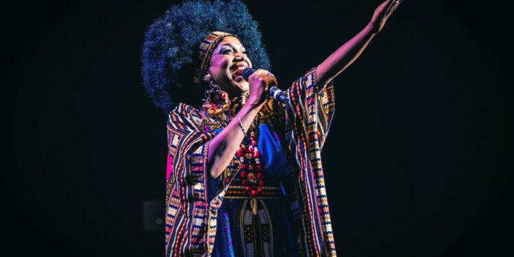 En el agosto madrileño, la música se relaja pero no para: juerga verbenera, jazz y hasta un festival de bandas tributo para quienes se quedan en la capital