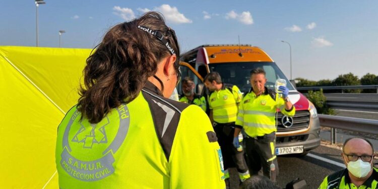 Muere un motorista de 42 años al chocar contra un vehículo detenido en el arcén de la M-40