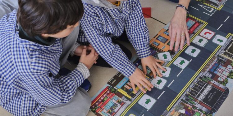 Madrid, entre las regiones con mayor gasto escolar: llevar uniforme cuesta casi 250 euros