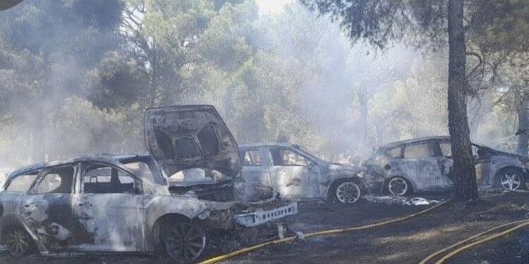 Extinguido un incendio en el aparcamiento de la ermita de San Martín de Valdeiglesias
