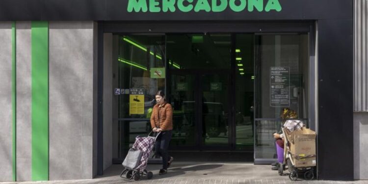 Sueldos de casi 2.300 euros: Mercadona busca empleados para diferentes puestos en Pozuelo de Alarcón