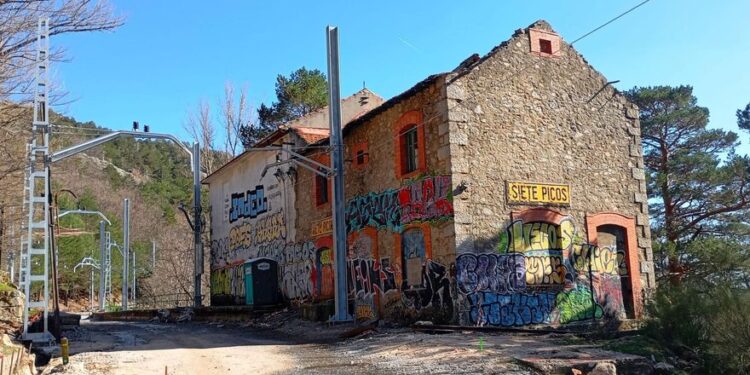 Los 33 tesoros históricos que Madrid corre el riesgo de perder: un nido de vándalos tras ser abandonados y expoliados